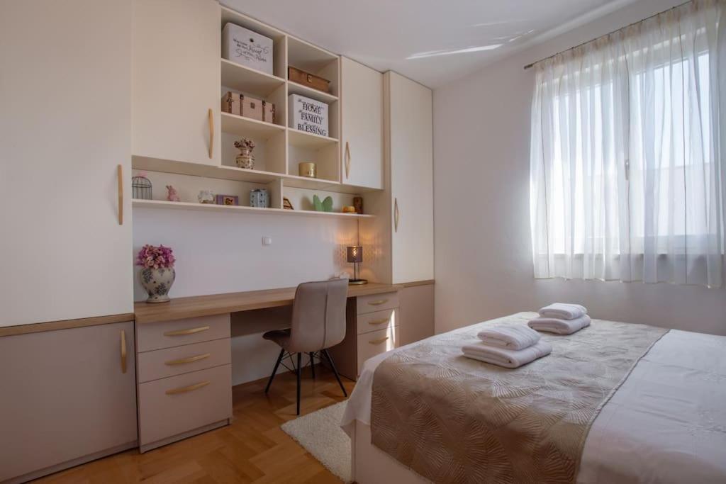 Apartament Sea View- Spacious With Shared Pool *