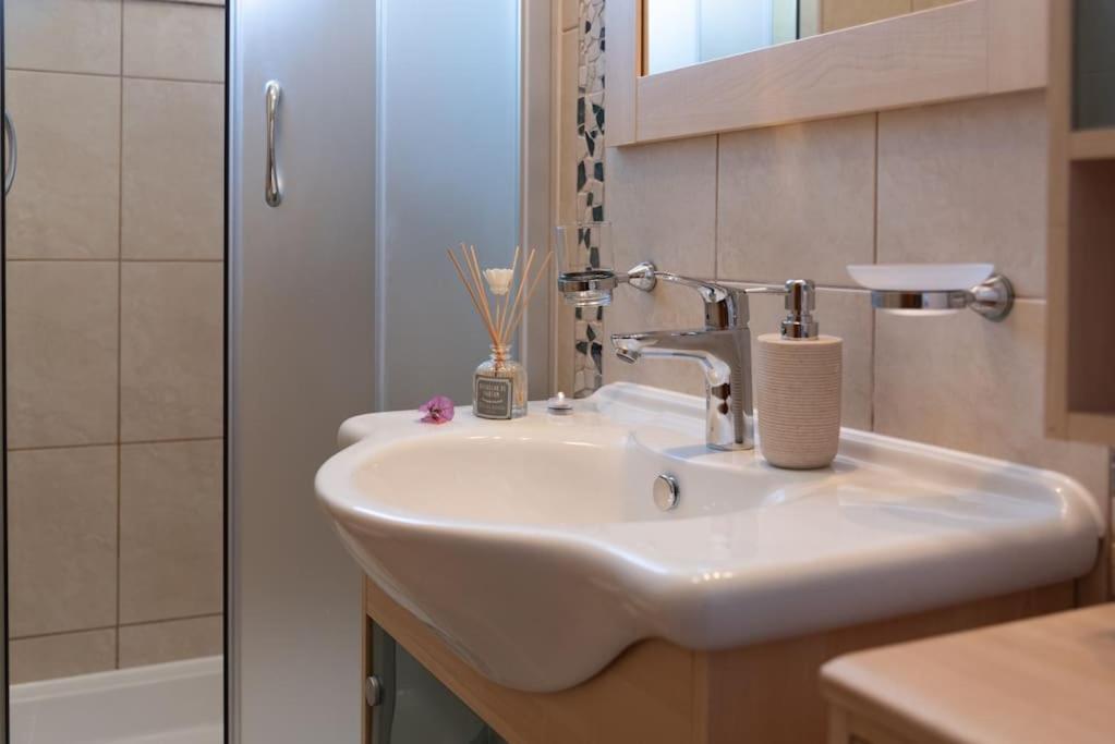 Apartament Sea View- Spacious With Shared Pool