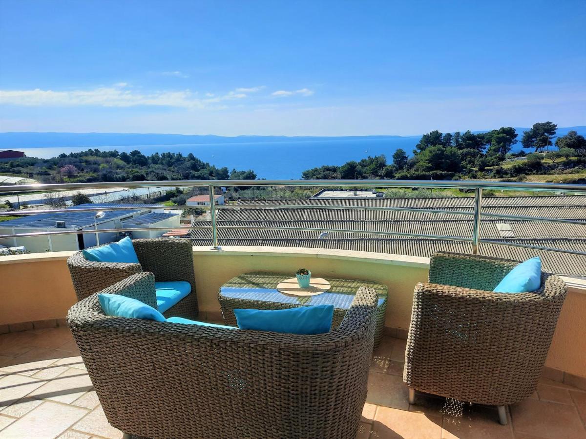 Sea View- Spacious With Shared Pool Split