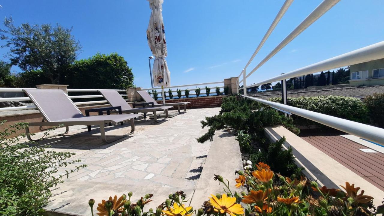 Sea View- Spacious With Shared Pool Apartament *