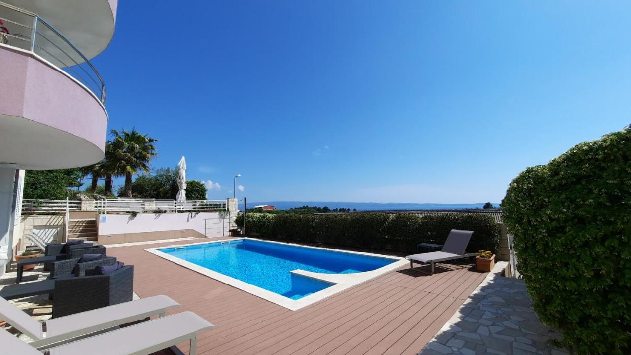Sea View- Spacious With Shared Pool